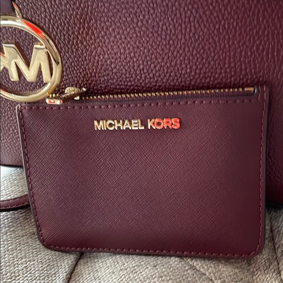 Michael Kors Mercer Medium Pebbled Crossbody & keychain - Picture 4 of 8